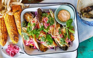 Rybí tacos s grilovaným ovocem a chipotle majonézou